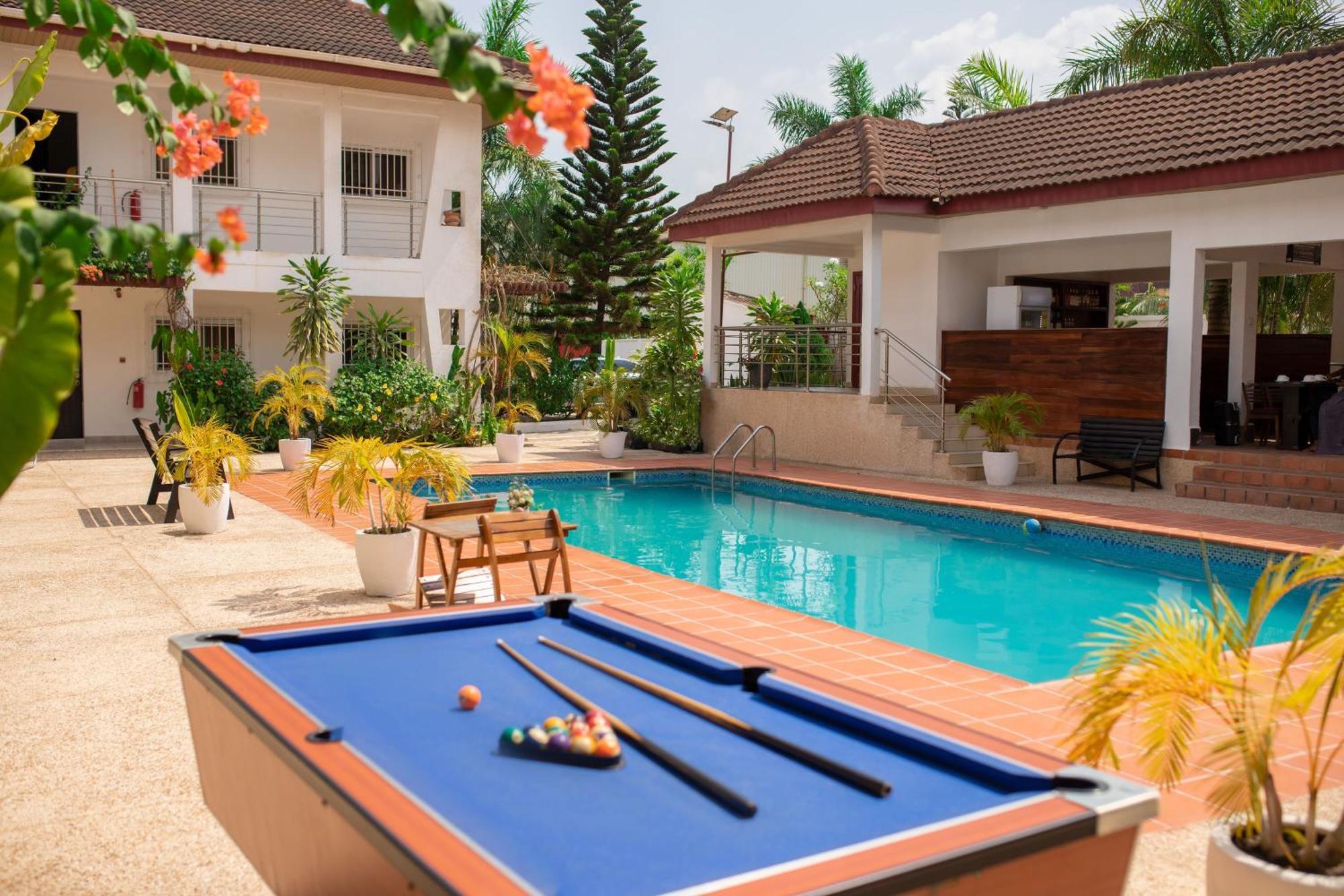 Bragha Apartments And Hotel Sekondi-Takoradi Exteriör bild